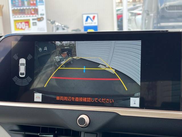 【バックカメラ】駐車時に後方がリアルタイム映像で確認できます。大型商業施設や立体駐車場での駐車時や、夜間のバック時に大活躍！運転スキルに関わらず、今や必須となった装備のひとつです！