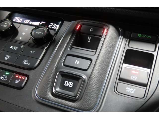 直感的な操作性により、ドライバーの快適な運転を支援します★P・N・Dは押す、Rは引くという人間の感覚にマッチした操作感のギアセレクターです！