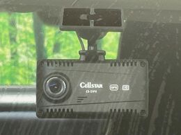 【ドライブレコーダー】安心・安全なカーライフに必須のドライブレコーダーを装備！走行中はもちろん、あおり運転や事故に遭遇した際の状況も映像で記録し、万一のリスクに備えます。