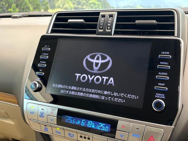 【メーカー純正ナビ】インテリアに溶け込むスタイリッシュな「専用設計」メーカーナビを装備♪視認性や操作性など基本性能にも優れ、より上質なカーライフをお楽しみいただけます。