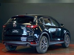 【CX-5】上質感と精悍さを兼ね備え、ワイド感を強調した意匠。オールラウンドな機能美と品格、洗練されたデザイン。