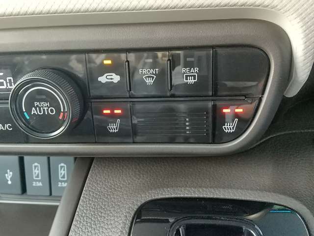 ★フロントシートヒーター★スイッチを押せば数分で座面が暖かくなります！エアコンよりも暖まりが早く、風向きや車内の乾燥などを気にする必要がありません。