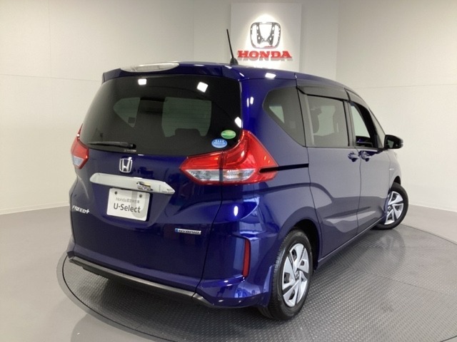 Honda認定中古車 U-Selectは3つの安心をお約束します。　1　Hondaのプロが整備した安心。 2　第三者機関がチェックした安心。　3　購入後もHondaが保証する安心。