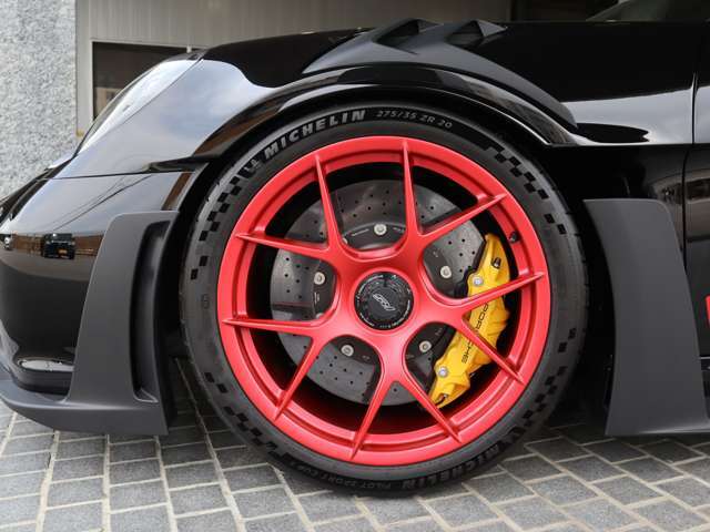 ◆20/21インチ 911GT3RS 軽量鍛造マグネシウムホイール/パイロレッド塗装 ◆PCCB:ポルシェセラミックコンポジットブレーキ ◆PASMスポーツサスペンション ◆PTV Plus ◆リアアクスルステアリング