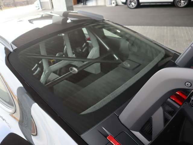 ◆4.0L 水平対向6気筒DOHCエンジン ◆525ps/8,500rpm:47,4kgm/6,300rpm(カタログ値)