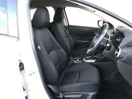 【運転席シート】へたりがちな運転席も大きなへたりがなく、綺麗な状態です。