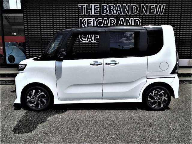 ケイカフェグループの在庫はなんと1500台以上！本格的なカフェを併設した新しいコンセプトのお店です。