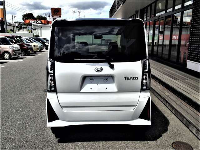 大量仕入＋大量販売【大量一括仕入れによるコスト削減】【大量販売だからできる薄利多売方式】【効率的なシステム化で最少人数のスタッフで運営し人件費低減】で低価格を実現しました！