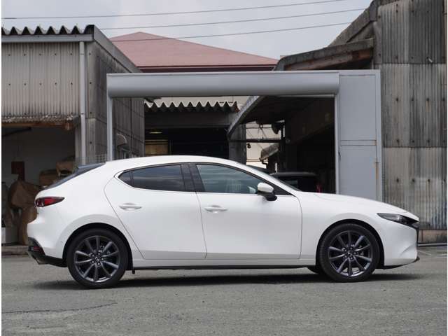 ★納車日から一年間、走行無制限のさわやか保証（無料）がついています☆保証は全国のマツダディーラーで受けられます☆また、”さわやかプラス”という最長3年のお得な有料保証もあります。詳しくは担当者まで！★