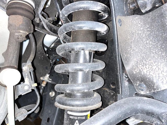 お車を安心してお乗りいただく為には、足回りの定期点検が欠かせません。サービスサポート（有償保証）では無料点検もご提供しており、安心のカーライフをお過ごしいただけるサポート体制が整っています。