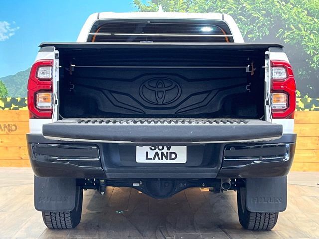 積載量500kgの広々としたデッキは、遊びから仕事まで多用途に使えます。ベッドライナーやトノカバーの取り付けもご相談下さい♪