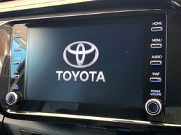 【8インチ　ディスプレイオーディオ】大画面のディスプレイはAppleCarPlayやAndroidAutoが利用可能。大きな画面でスマホナビアプリ等が利用いただけます♪