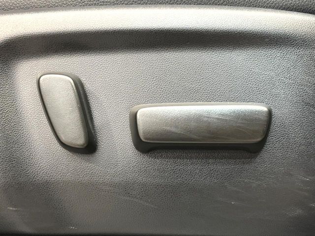 【パワーシート】スイッチ一つで簡単にシートの微調整が可能！電動だから力もいりません！快適なシートポジションにセットして、快適なドライブをお楽しみください。