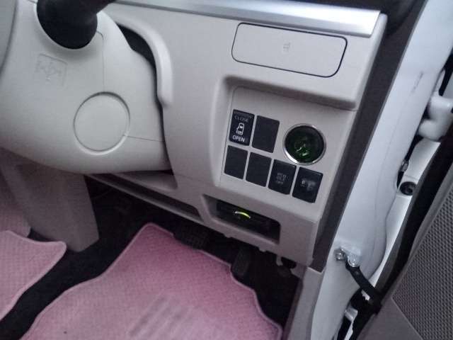 プッシュスタート！スマートキー！アイドリングストップ！左側パワースライドドア！