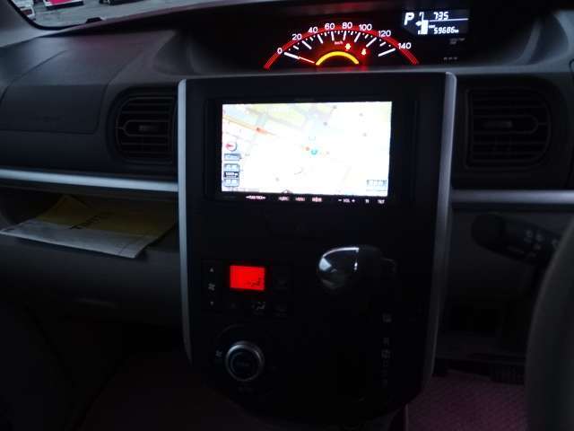 装備も充実！純正メモリーナビ！鮮やか地デジTV！