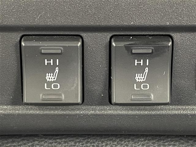 【シートヒーター】シートを温めてくれる暖房機器です！長時間座っていると負担が掛かりやすい背中や腰、または冬場などの寒い日に冷えやすい脚部に快適なぬくもりを伝えます。
