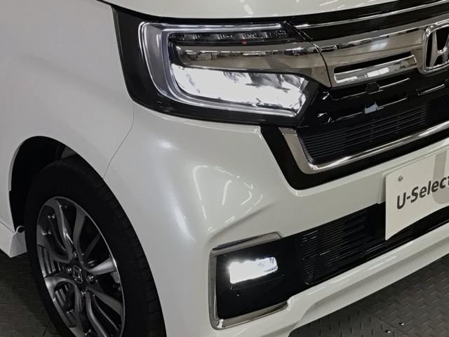 【LEDヘッドライト】ディスチャージヘッドライト（HID）と同等の明るさで、夜道や雨天走行が明るく視界良好！！　フォグライトも装備で、安心感さらにUPです♪安心ドライブを楽しんで下さい♪