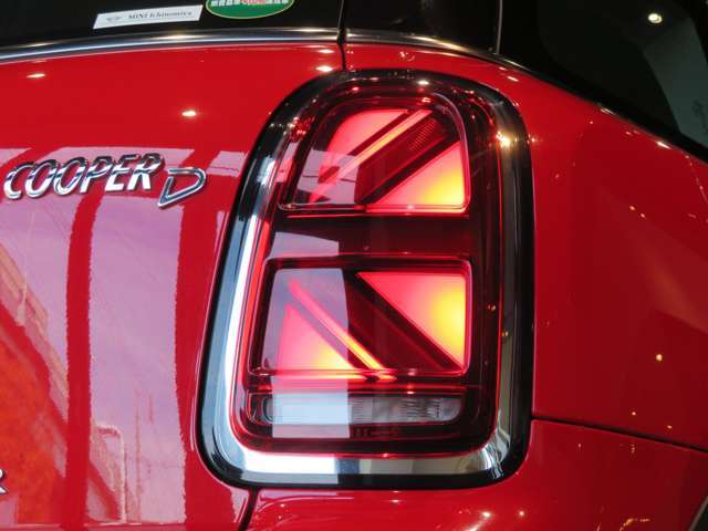 【テールランプ】ユニオンジャック柄に光るテールランプ！！