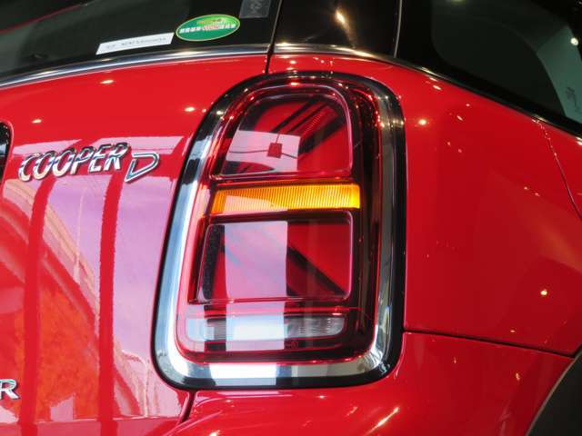 【テールランプ】ユニオンジャック柄に光るテールランプ！！