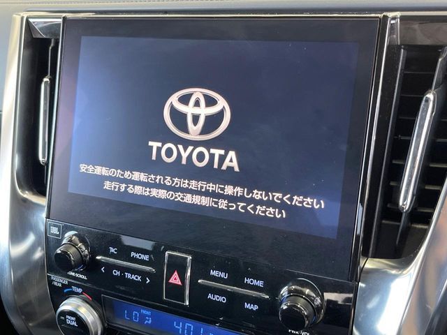【メーカー純正ナビ】インテリアに溶け込むスタイリッシュな「専用設計」メーカーナビを装備♪視認性や操作性など基本性能にも優れ、より上質なカーライフをお楽しみいただけます。