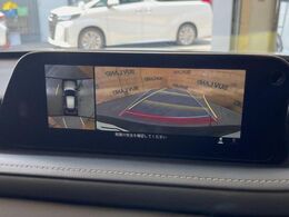【360°ビューモニター】専用のカメラにより、上から見下ろしたような視点で360度クルマの周囲を確認することができます☆死角部分も確認しやすく、狭い場所での切り返しや駐車もスムーズに行えます。