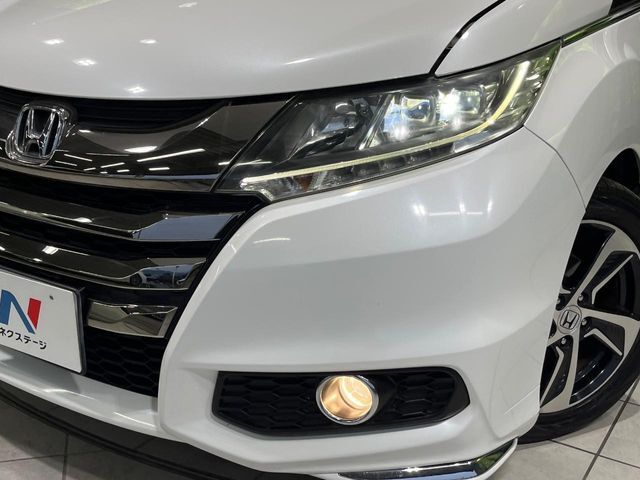 【LEDヘッドライト】悪天候や夜間走行時も良好な視界を確保し安心して運転できる高輝度LEDヘッドライトを装備！点灯速度が早く、消費電力も抑えられています。