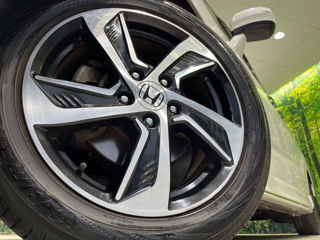 【純正17インチアルミホイール】外観にマッチした純正アルミホイールを装着しております。各種社外アルミホイールや、スタッドレスタイヤも取扱いしております。是非ご相談ください♪