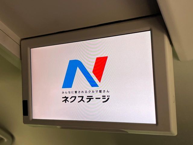 【フリップダウンモニター】大画面モニターで後席でもエンタメをお楽しみいただけます。小さなお子様にも大人気の装備です♪