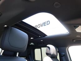 【ファブリックルーフ】車内に気持ちいい自然光が差し込み、頭上に広がる風景をお楽しみいただけます。