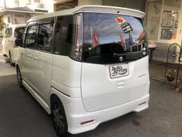 自社認証工場にて点検整備をして車検を受けてお渡しいたします。整備にかかる部品代も総額に含まれております。