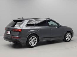 quattro（4WD）で雪道や滑りやすい道路はもちろんのこと日常の運転シーンでも安心と安全、さらにスポーティーなドライビング体験を提供します