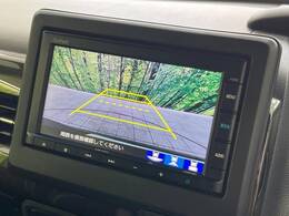 【バックカメラ】駐車時に後方がリアルタイム映像で確認できます。大型商業施設や立体駐車場での駐車時や、夜間のバック時に大活躍！運転スキルに関わらず、今や必須となった装備のひとつです！
