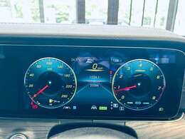 【スピードメーター】『スピードメーター』の画像になります。メーターがシンプルで見やすく運転しやすいですね！