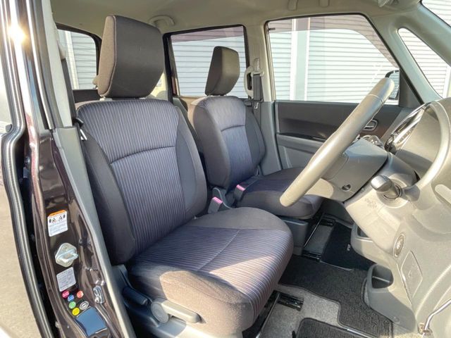 運転席シート廻りは使用感も少なく、良好な状態となっています。丁寧に使われていたことがよくわかりますね。