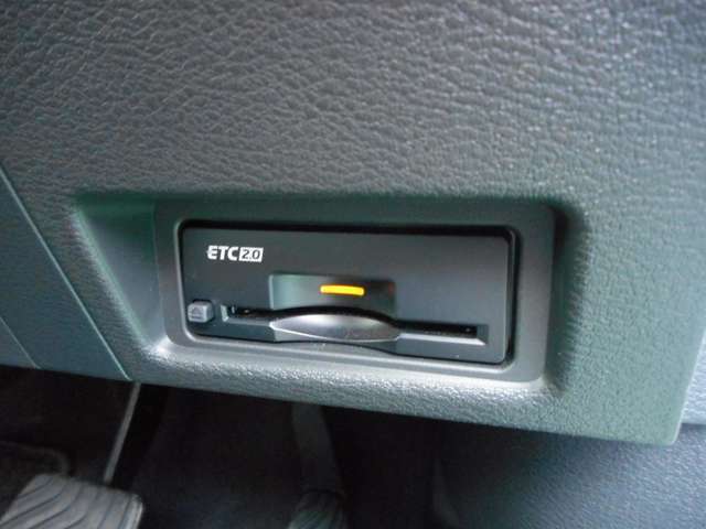 ETCは運転席右下にあります。