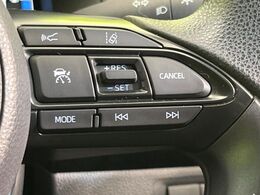 【レーダークルーズコントロール】高速道路での長距離走行が楽に！！自動で速度を保つクルーズコントロールが、衝突軽減システムと連携し、前方の車両を感知して車間を保つように速度調節してくれます！！