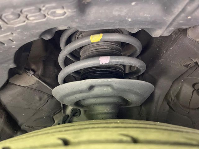 お車を安心してお乗りいただく為には、足回りの定期点検が欠かせません。サービスサポート（有償保証）では無料点検もご提供しており、安心のカーライフをお過ごしいただけるサポート体制が整っています。
