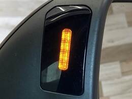 【ブラインドスポットモニター（BSM）】車線変更時に車両後方から来る車両を検知し安全をサポートする装置です。