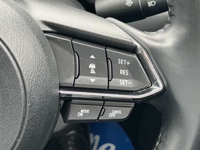 登録した速度に保ち走行するレーダークルーズコントロール付き。高速やバイパスでの運転支援に役立つ便利アイテムです！