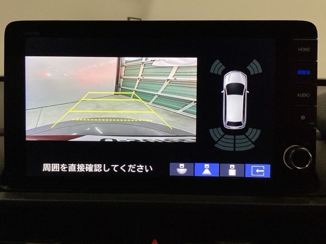 ガイド線表示機能付きのバックカメラで、バックでの車庫入れも安心です。