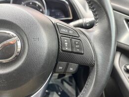 【レーダークルーズコントロール】高速道路での長距離走行が楽に！！自動で速度を保つクルーズコントロールが、衝突軽減システムと連携し、前方の車両を感知して車間を保つように速度調節してくれます！！