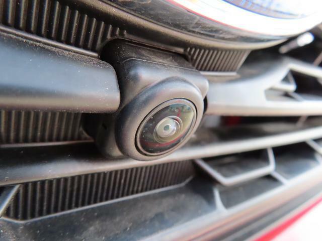 フロントビューモニター　自車の前方の様子が確認可能。見通しの悪い交差点での衝突事故防止に貢献するとともに、駐車・発進時などの前方確認をサポートします。