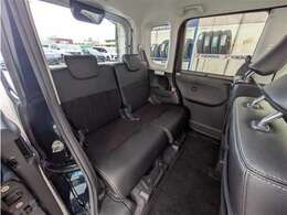 ゆとりのある広々とした車内空間は、ドライブを始め買い物やレジャーなど、幅広く活躍します。一人でもみんなとでもお出かけを楽しみましょう！