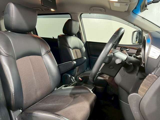 運転席も綺麗で大事に乗られていたのがよくわかります。