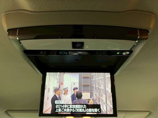 【フリップダウンモニター】後席の方も映像を楽しめます♪