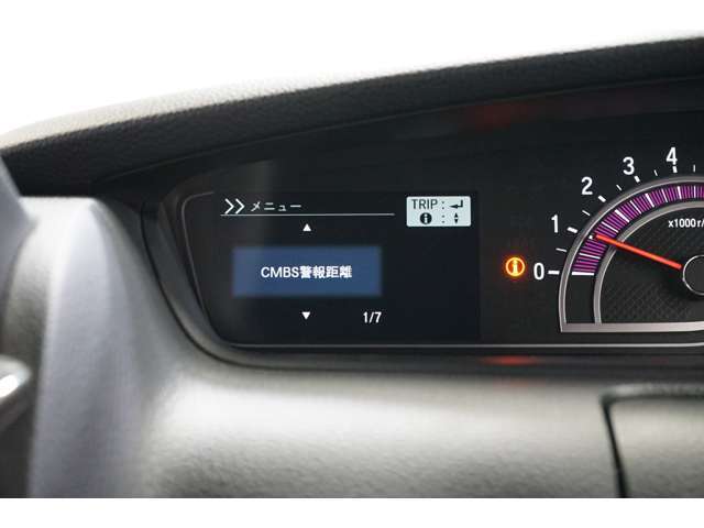ホンダセンシング搭載車☆衝突軽減ブレーキ（CMBS）を初めとする各種安全装備搭載！カメラで！レーダーで！ソナーで！万が一に備えます（※ドライバーの運転支援機能のため、各機能の能力には限界があります。）
