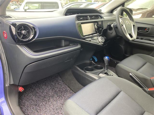 【フロアマット】車内を綺麗に保つのには必須のアイテムです。当店ではフカフカな新品マットも絶賛取り扱い中！ぜひご相談くださいませ。