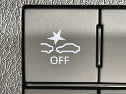 【スマートアシスト】走行中に前方の車両等を認識し、衝突しそうな時は警報とブレーキで衝突回避と被害軽減をアシスト。より安全にドライブをお楽しみいただけます。