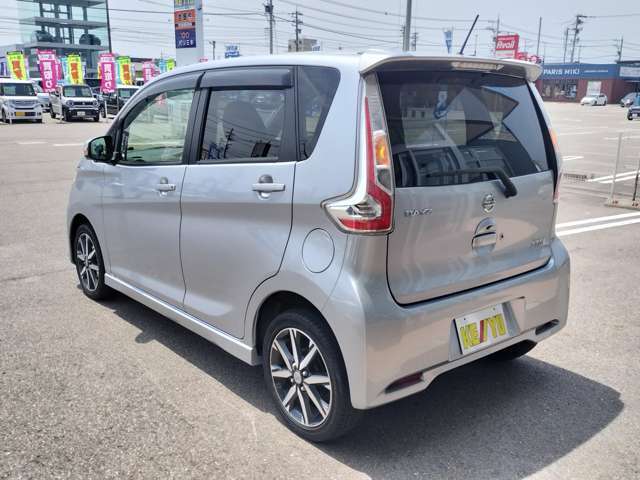 自社陸運局認証工場完備！国家資格車検検査員資格を持った整備士による整備。ステレオ、エアコン等走行に関係のない所も不具合箇所があれば修理してお渡しいたします。