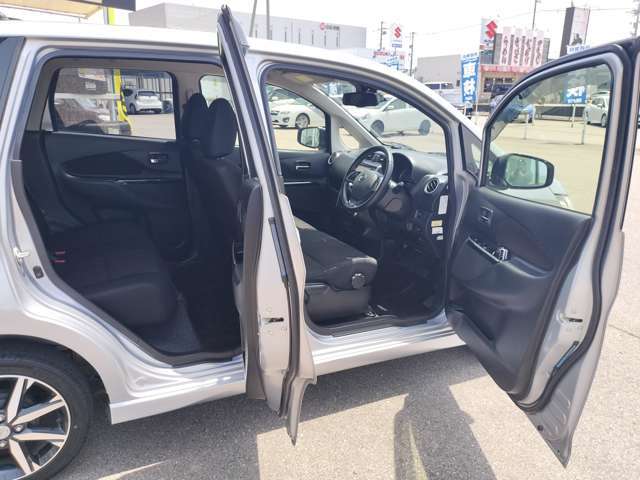 弊社ではインターネットでの遠方販売に自信があります。店頭でのご納車であれば、お車を持込まずに名義変更等のお手続きが出来ますので、ご近所の販売会社で購入する場合とあまり変わらぬ諸経費にてご購入可能です♪